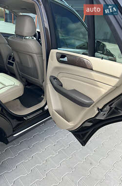 Позашляховик / Кросовер Mercedes-Benz M-Class 2013 в 