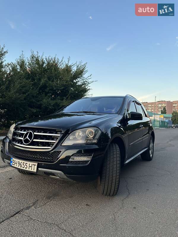 Внедорожник / Кроссовер Mercedes-Benz M-Class 2011 в Ровно