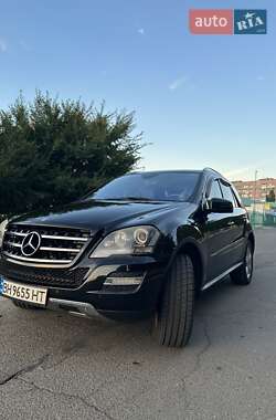 Позашляховик / Кросовер Mercedes-Benz M-Class 2011 в 