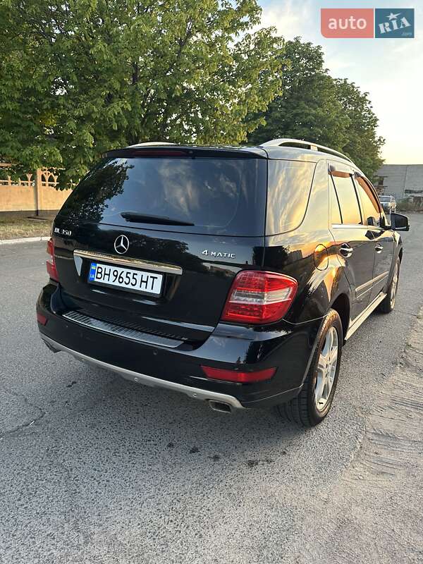 Внедорожник / Кроссовер Mercedes-Benz M-Class 2011 в Ровно