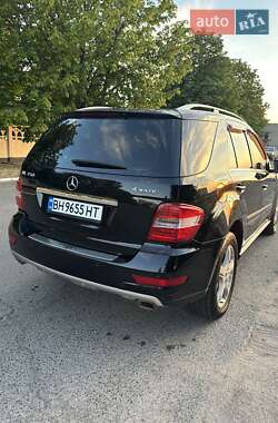 Позашляховик / Кросовер Mercedes-Benz M-Class 2011 в 