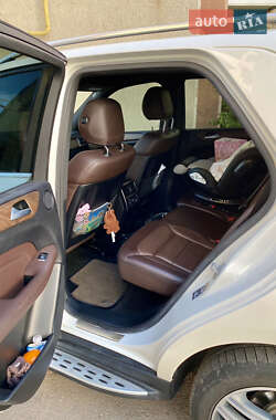 Внедорожник / Кроссовер Mercedes-Benz M-Class 2013 в 