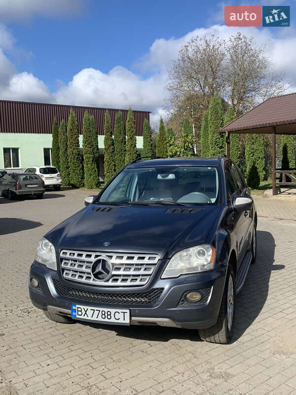 Внедорожник / Кроссовер Mercedes-Benz M-Class 2010 в Хмельницком