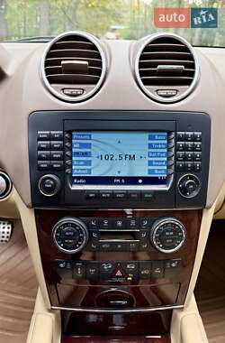 Позашляховик / Кросовер Mercedes-Benz M-Class 2009 в 