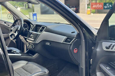 Позашляховик / Кросовер Mercedes-Benz M-Class 2013 в 