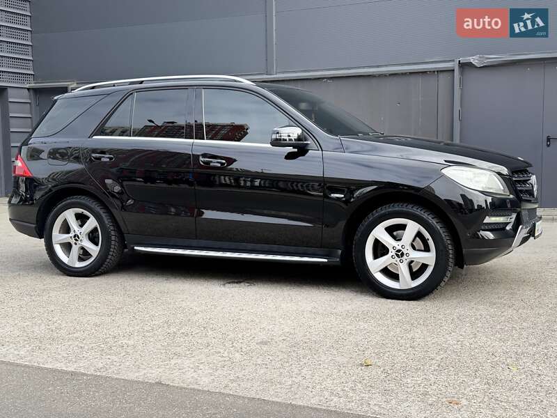 Внедорожник / Кроссовер Mercedes-Benz M-Class 2011 в Киеве