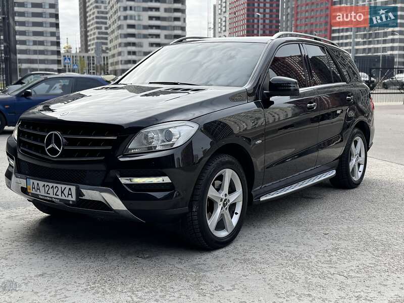Внедорожник / Кроссовер Mercedes-Benz M-Class 2011 в Киеве