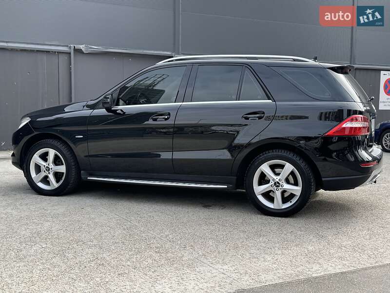 Внедорожник / Кроссовер Mercedes-Benz M-Class 2011 в Киеве