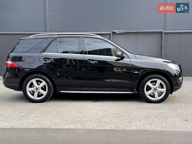 Внедорожник / Кроссовер Mercedes-Benz M-Class 2011 в Киеве