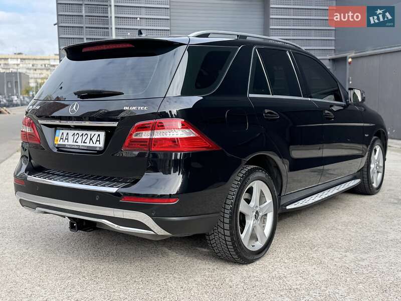 Внедорожник / Кроссовер Mercedes-Benz M-Class 2011 в Киеве