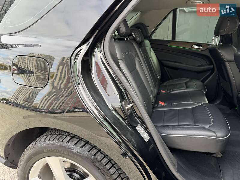 Внедорожник / Кроссовер Mercedes-Benz M-Class 2011 в Киеве