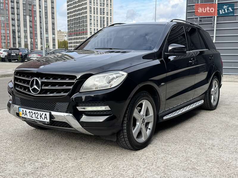 Внедорожник / Кроссовер Mercedes-Benz M-Class 2011 в Киеве