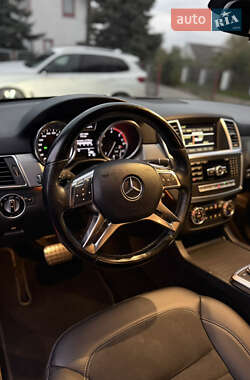 Позашляховик / Кросовер Mercedes-Benz M-Class 2011 в 