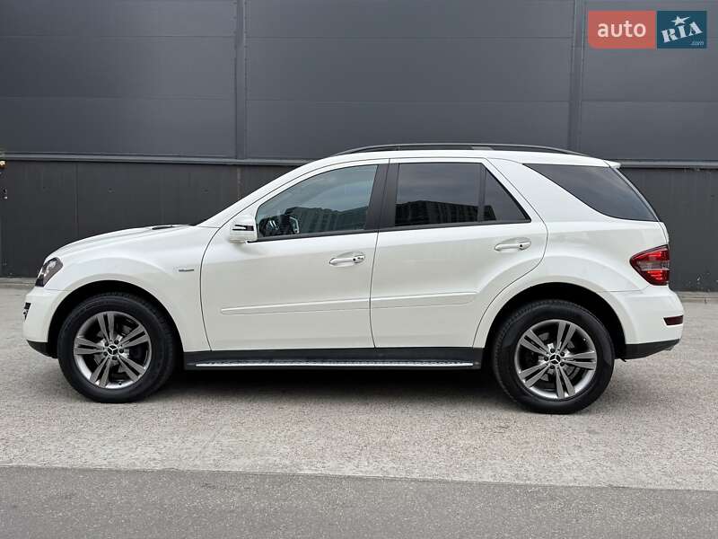 Позашляховик / Кросовер Mercedes-Benz M-Class 2010 в Києві