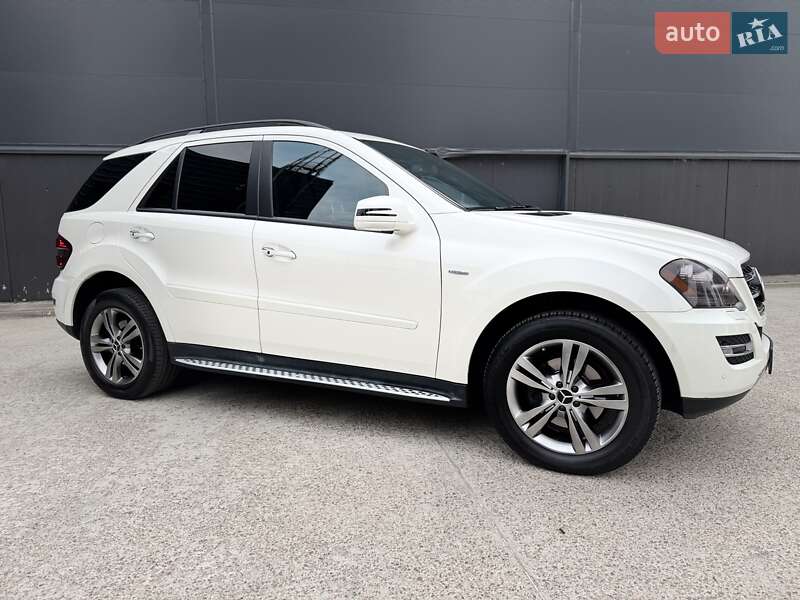 Позашляховик / Кросовер Mercedes-Benz M-Class 2010 в Києві