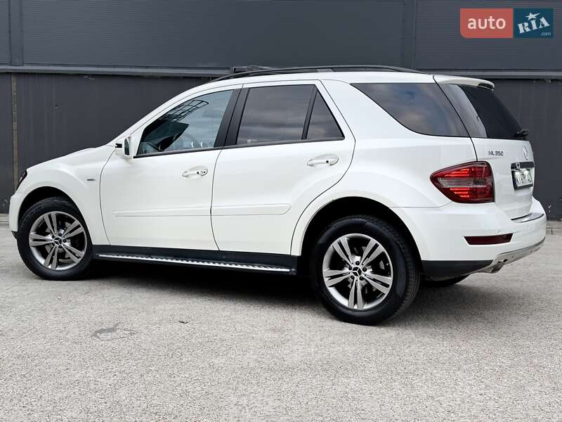 Позашляховик / Кросовер Mercedes-Benz M-Class 2010 в Києві