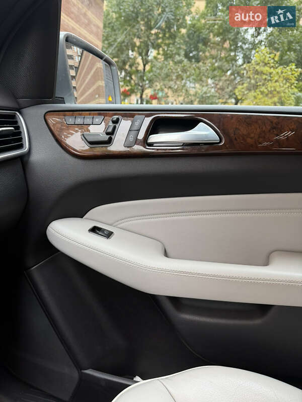 Внедорожник / Кроссовер Mercedes-Benz M-Class 2013 в Киеве