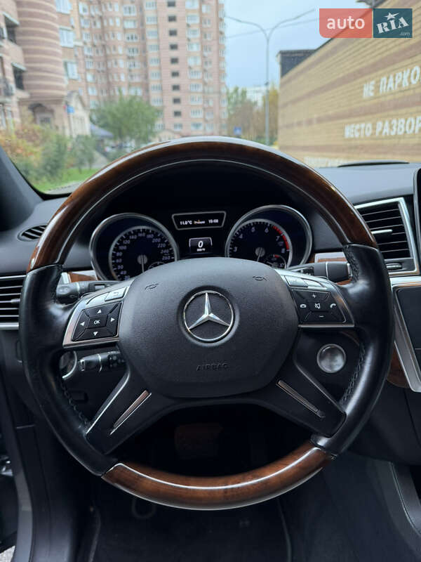 Внедорожник / Кроссовер Mercedes-Benz M-Class 2013 в Киеве