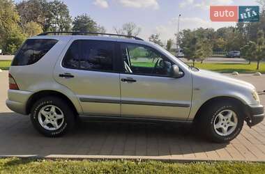 Внедорожник / Кроссовер Mercedes-Benz M-Class 1999 в 