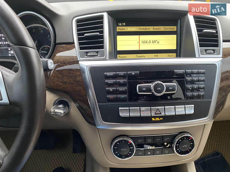 Внедорожник / Кроссовер Mercedes-Benz M-Class 2011 в Хмельницком
