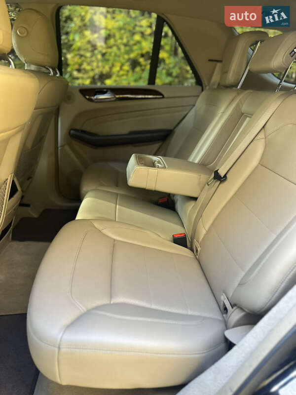 Внедорожник / Кроссовер Mercedes-Benz M-Class 2013 в Черновцах
