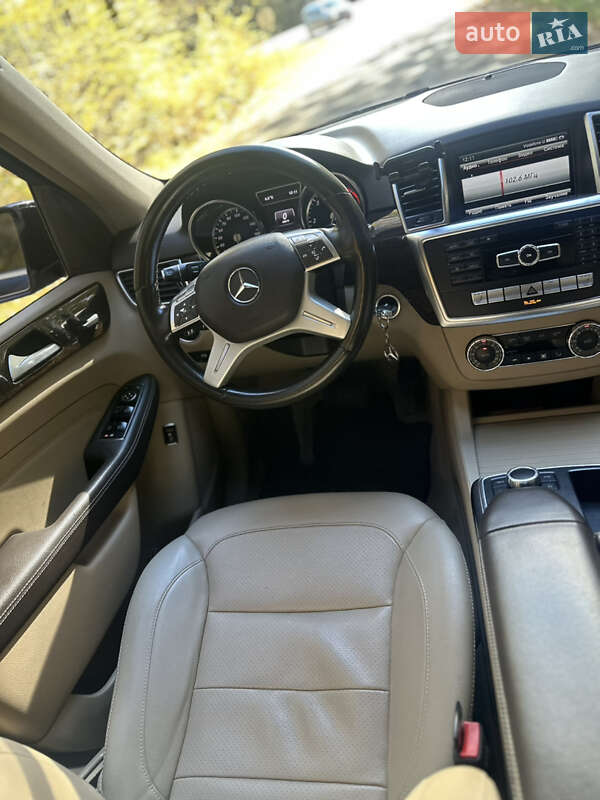 Внедорожник / Кроссовер Mercedes-Benz M-Class 2013 в Черновцах