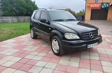 Позашляховик / Кросовер Mercedes-Benz M-Class 2000 в 