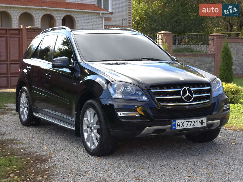 Позашляховик / Кросовер Mercedes-Benz M-Class 2010 в Харкові