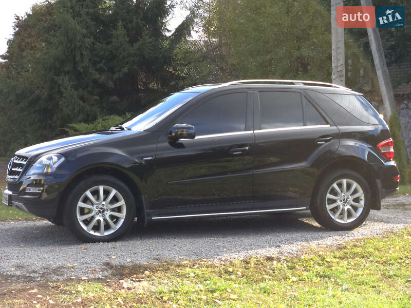Позашляховик / Кросовер Mercedes-Benz M-Class 2010 в Харкові