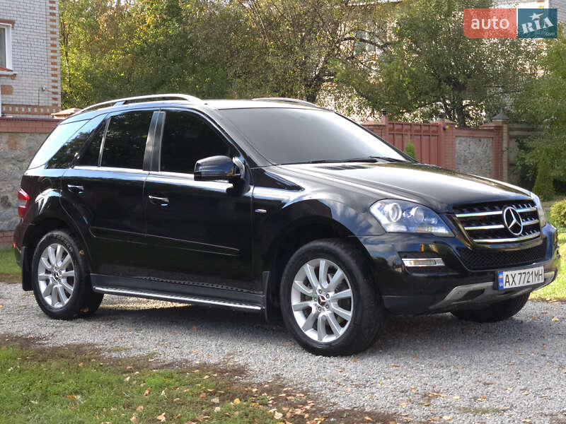 Позашляховик / Кросовер Mercedes-Benz M-Class 2010 в Харкові