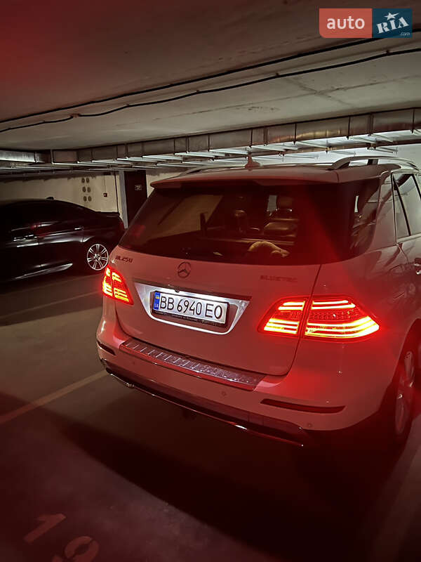 Внедорожник / Кроссовер Mercedes-Benz M-Class 2013 в Киеве