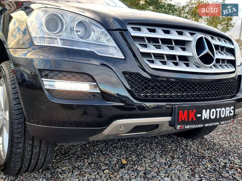 Внедорожник / Кроссовер Mercedes-Benz M-Class 2010 в Киеве
