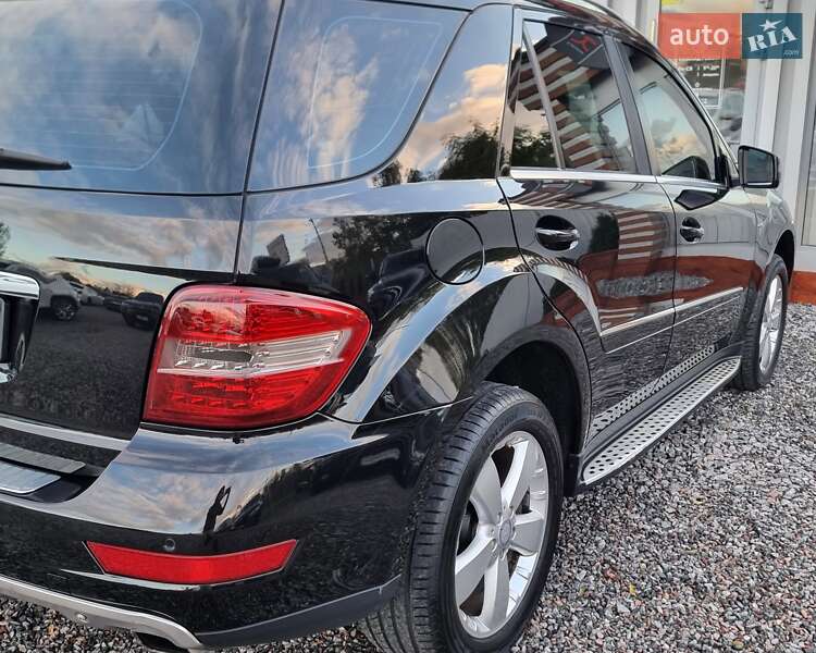Внедорожник / Кроссовер Mercedes-Benz M-Class 2010 в Киеве