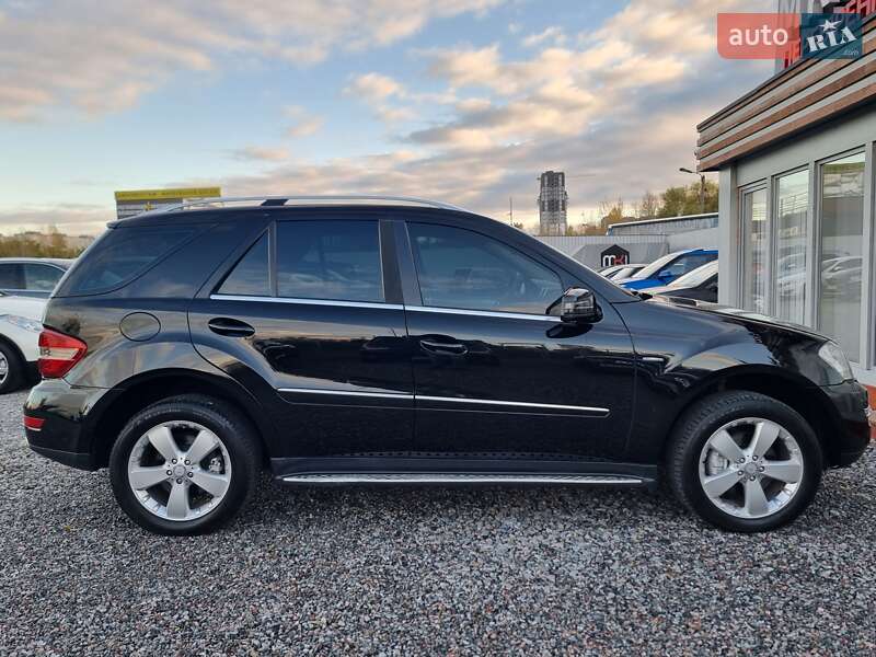 Внедорожник / Кроссовер Mercedes-Benz M-Class 2010 в Киеве