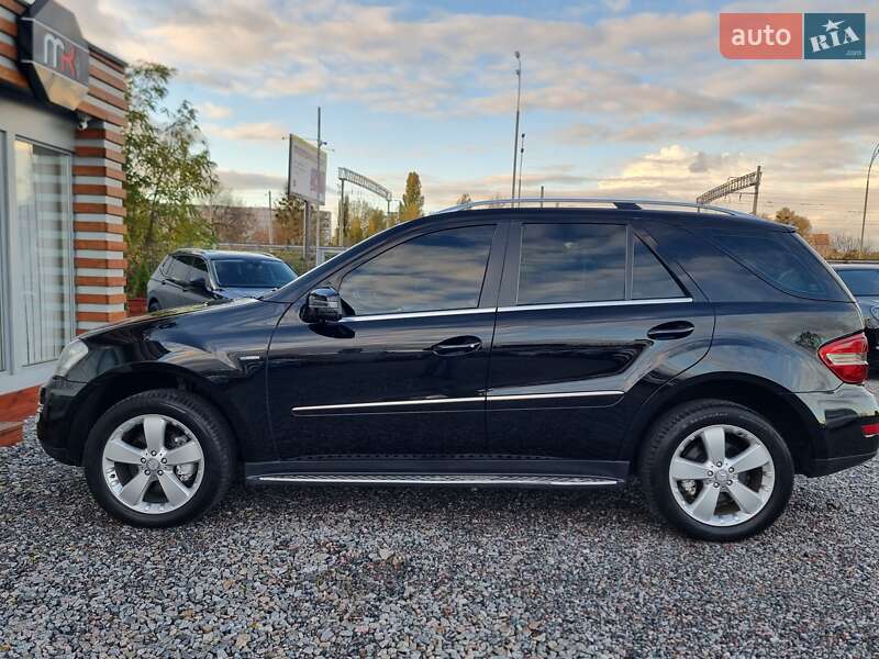 Внедорожник / Кроссовер Mercedes-Benz M-Class 2010 в Киеве