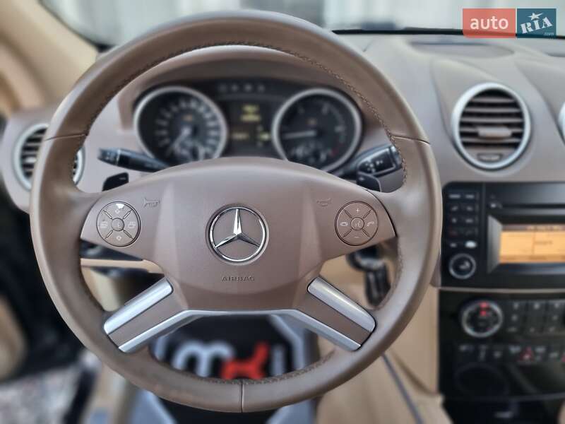 Внедорожник / Кроссовер Mercedes-Benz M-Class 2010 в Киеве