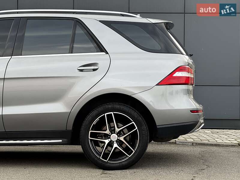 Внедорожник / Кроссовер Mercedes-Benz M-Class 2011 в Киеве