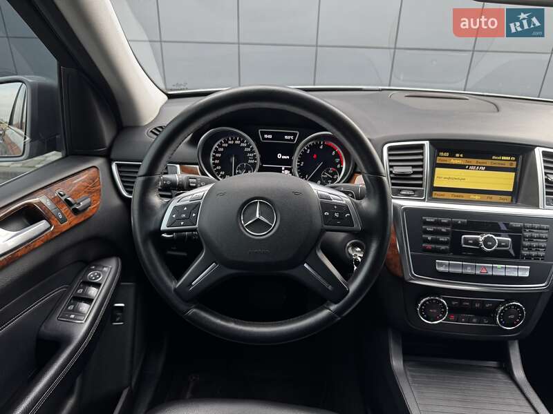 Внедорожник / Кроссовер Mercedes-Benz M-Class 2011 в Киеве