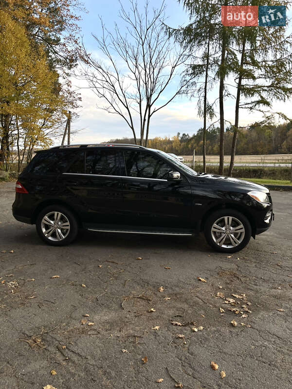 Позашляховик / Кросовер Mercedes-Benz M-Class 2011 в Рівному