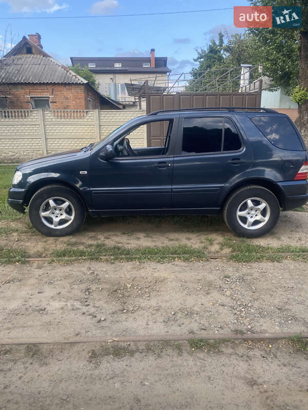 Позашляховик / Кросовер Mercedes-Benz M-Class 2001 в Харкові