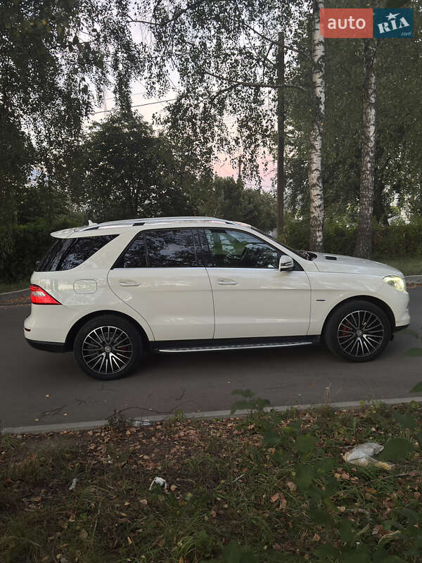 Внедорожник / Кроссовер Mercedes-Benz M-Class 2012 в Черновцах