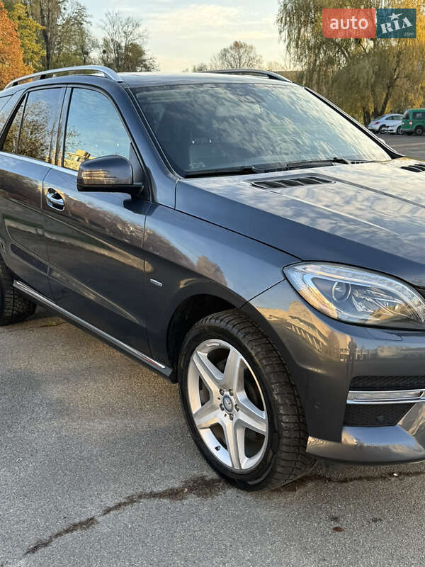 Внедорожник / Кроссовер Mercedes-Benz M-Class 2012 в Киеве