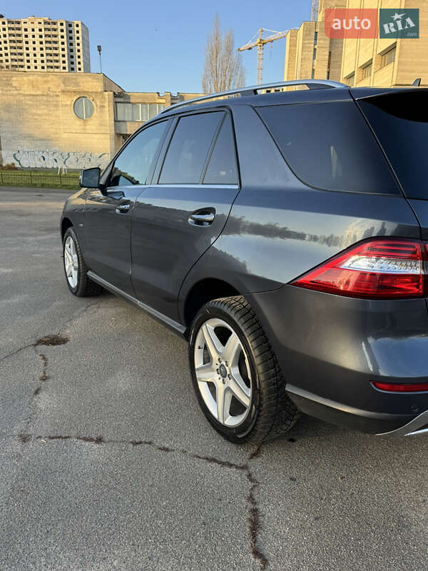 Внедорожник / Кроссовер Mercedes-Benz M-Class 2012 в Киеве