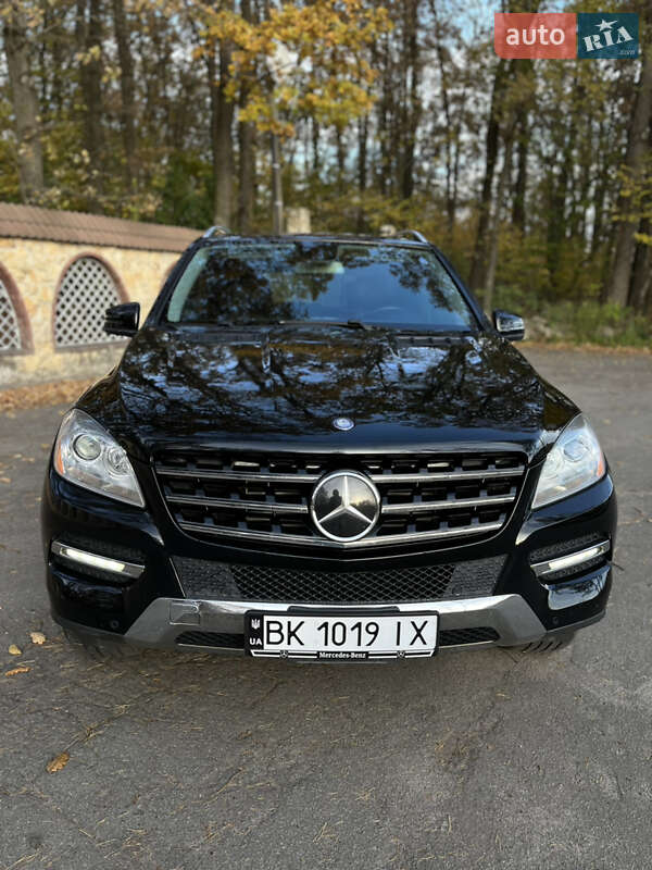 Позашляховик / Кросовер Mercedes-Benz M-Class 2011 в Рівному