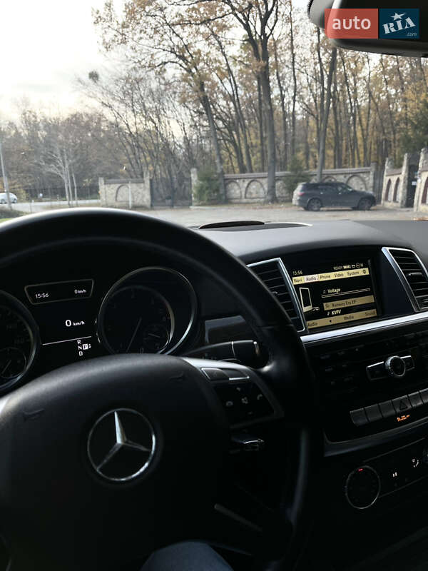 Позашляховик / Кросовер Mercedes-Benz M-Class 2011 в Рівному