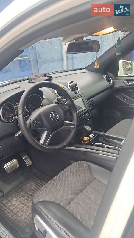Позашляховик / Кросовер Mercedes-Benz M-Class 2010 в Чернівцях фото 3 Позашляховик / Кросовер Mercedes-Benz M-Class 2010 в Чернівцях
