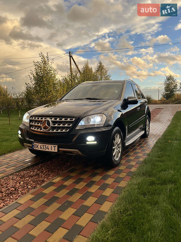 Позашляховик / Кросовер Mercedes-Benz M-Class 2009 в Вараші