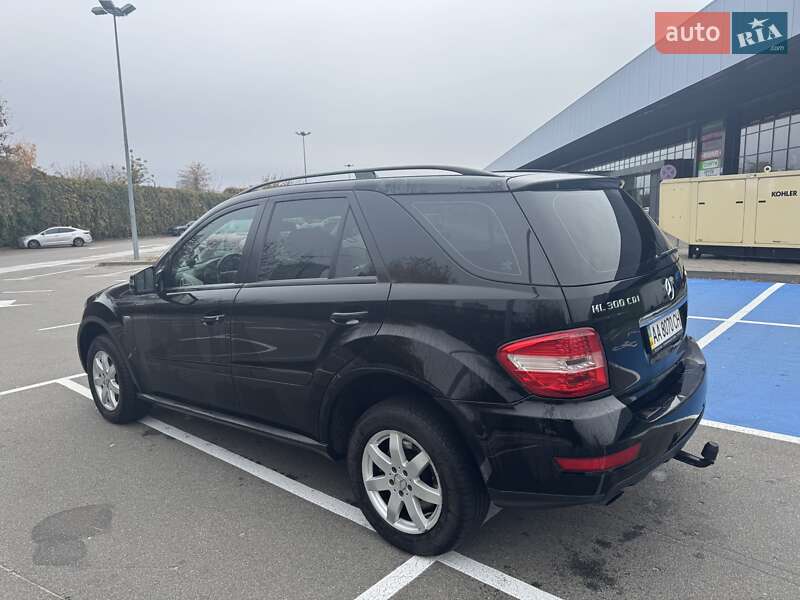 Позашляховик / Кросовер Mercedes-Benz M-Class 2011 в Києві