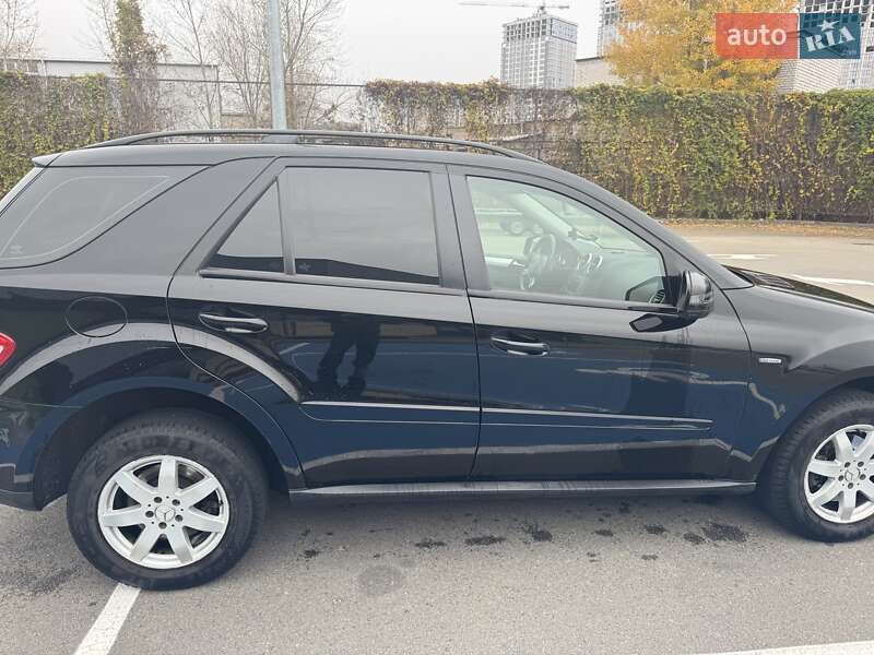 Позашляховик / Кросовер Mercedes-Benz M-Class 2011 в Києві