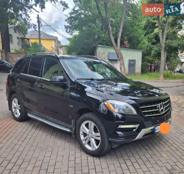 Позашляховик / Кросовер Mercedes-Benz M-Class 2012 в Києві